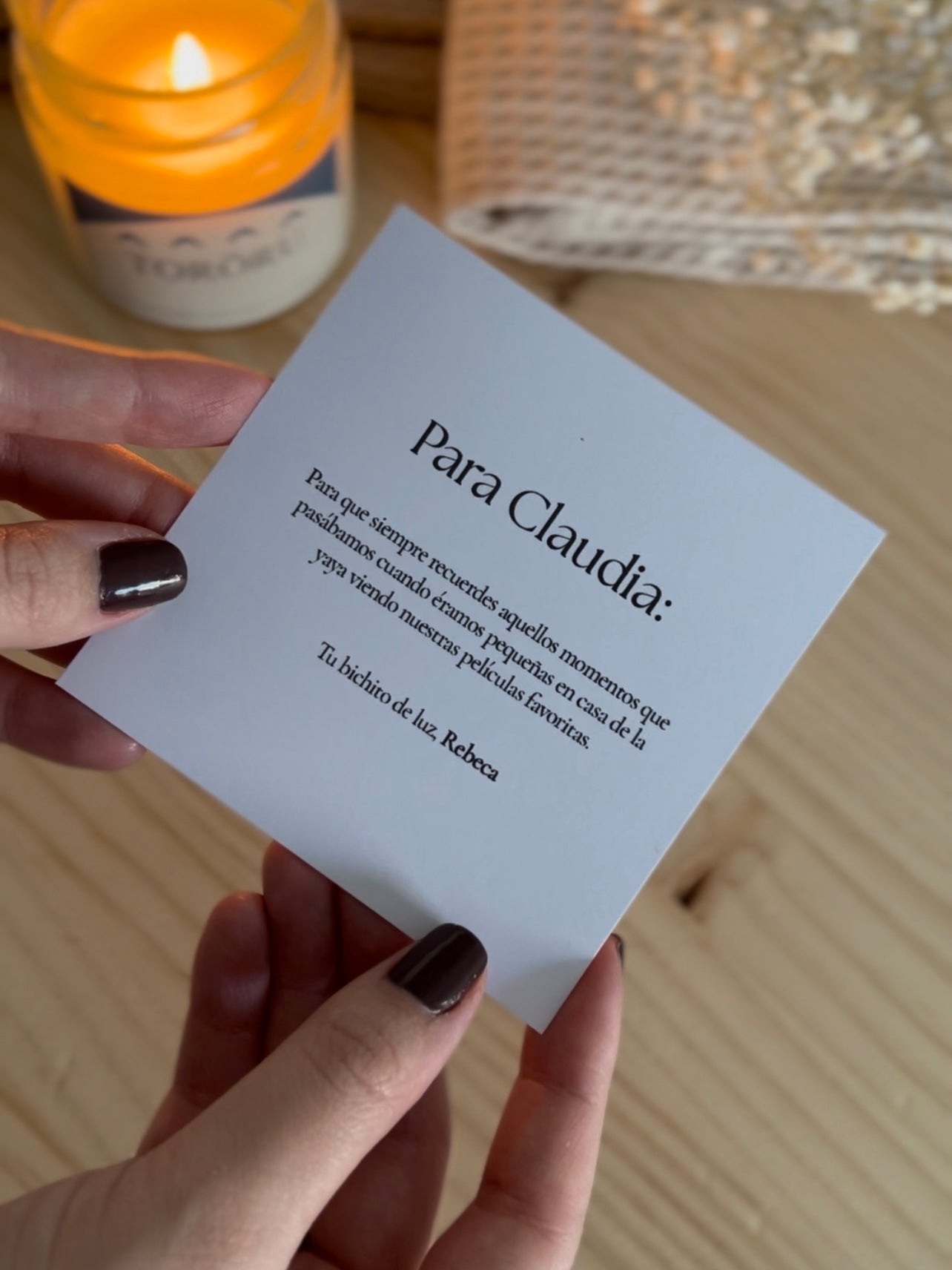 Incluye tu mensaje personalizados siempre que vayas a regalar velas aromáticas