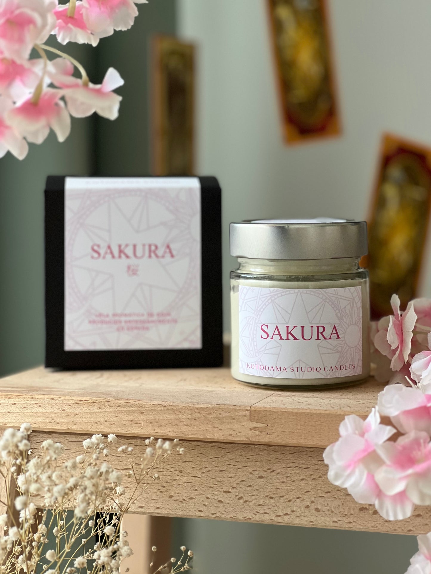 Velas aromáticas para ambientar tu hogar con fragancias inspiradas en "Sakura Cazadora de Cartas" o "Cardcaptor Sakura"