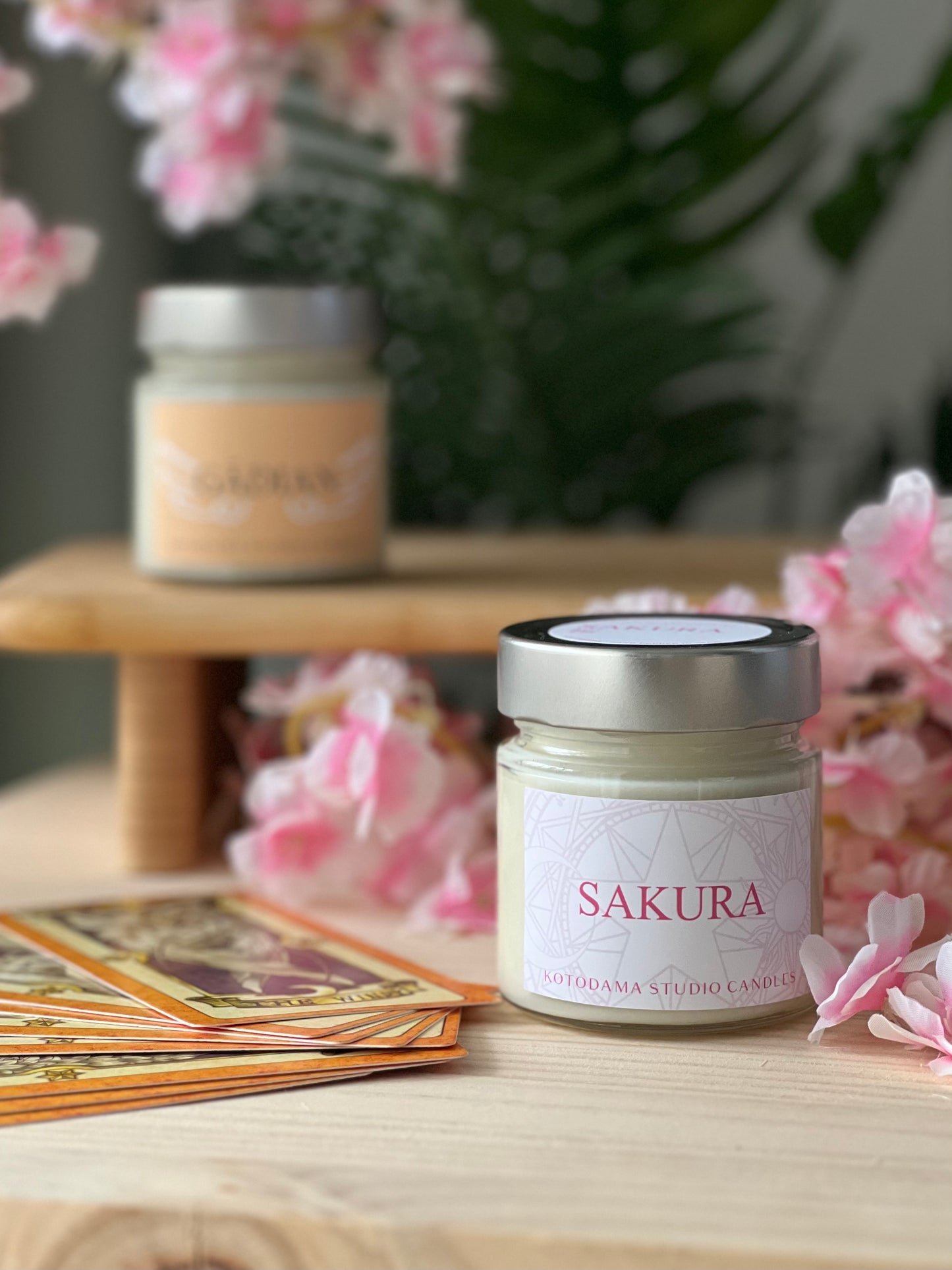 Velas aromáticas para ambientar tu hogar con fragancias inspiradas en "Sakura Cazadora de Cartas" o "Cardcaptor Sakura"